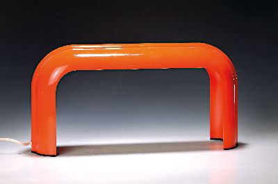 Tischleuchte "Eco", Artemide, Mailand, Entw. Luciano Annichini um 1972, orangefarbener Metallkorpus, innen geprägte Bezeichnung, ...