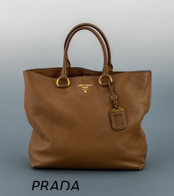 PRADA Shopping Bag Vitello Daimo, Sesamof, Beschläge Metall verg., 2 Tragehenkel, abnehmbarer Schultergurt, seitl. Druckknöpfe, innen brauner ...