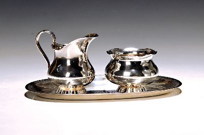 Tablett mit Sahnegießer und Zuckerdose, Gebr. Deyhle, Schwäbisch Gmünd, 830er-Silber, 261g, Gebrauchssp.