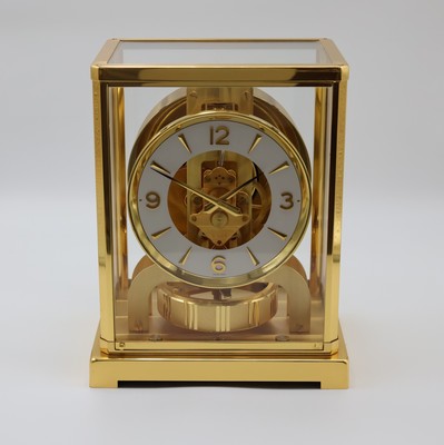 Jaeger-LeCoultre Drehpendel-Tischuhr Atmos V Referenz 5800 Modell Classic, Schweiz um 1980, verg., 5-seitig vergl. Geh., nach vorn zu öffnen durch ...