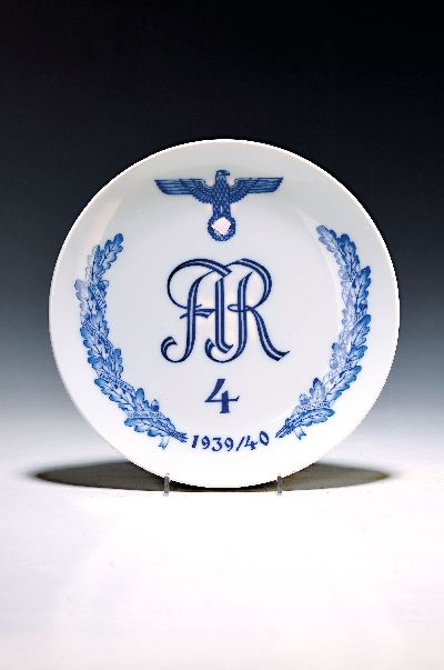 Regimentsteller, Artillerieregiment 4, 1939/40, Meissen, Porzellan, unterglasurblaue Bemalung, Durchmesser 25cm