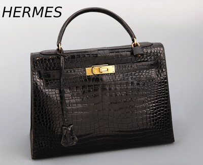 HERMES Kelly Bag 32, Shiny Porosus Crocodile in Schwarz, 1978, Innenausstattung in feinem schwarzen Ziegenleder, Gold-Hardware, orig. Schloss mit ...