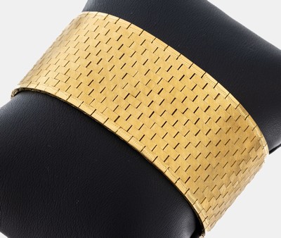 18 kt Gold Armband, GG 750/000, Backsteinoptik, sat. und rs. pol., L. ca. 19 cm, Kastenschloss mit 2 Sicherheitsachten, ca.98.1 g