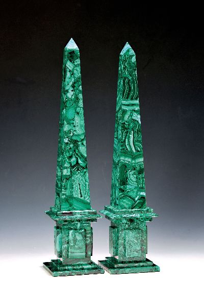2 Obelisken aus Malachit, neuzeitlich, H. je ca. 40cm