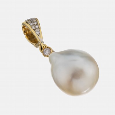 18 kt Gold Perl-Brillant-Clipanhänger, GG/WG 750/000 gepr., bewegl. Abhängung mit unrunder Südseezuchtperle, D. ca. 14.3 mm, 14 Brillanten zus. ...