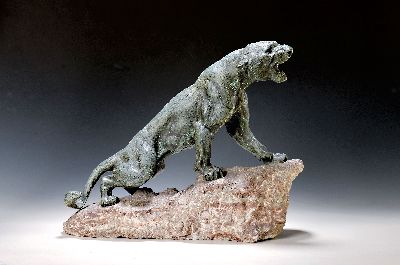 Eugene Cartier, 1861-1943, Bronzeskulptur auf massiven Steinsockel, aufsteigender Panther, auf Sockel signiert, 44x52x18 cm