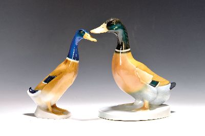 2 Porzellanfiguren Laufenten, Entw. Wilhelm Krieger (1877-1945), Hutschenreuther & Heubach, Porzellan farbig staffiert, 1x Heubach, Nr. 7596, ...
