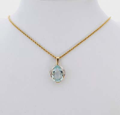 14 kt Gold Aquamarin-Diamant-Anhänger, GG 585/000, ovalfacett. Aquamarin ca. 4.60 ct, 4 8/8-Diamanten in rhod. Fassungen zus. ca. 0.02 ct Weiß/si, ...