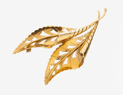 18 kt Gold Brosche, GG 750/000, Darstellungzweier Blätter, part. durchbrochen, ca. 5.6 x 3.2 cm, ca. 6.3 g