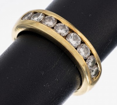 14 kt Gold Brillant-Ring, GG 585/000, qualitätvolle Verarbeitung, 8 im Kanal gefasste Brillanten zus. ca. 1.10 ct Weiß/si, (1 St. besch.), RW 57, ...