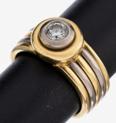 18 kt Gold Brillant-Ring, GG/WG 750/000, Ringschiene gerillt, in WG gefasster Brillant ca. 0.50 ct (grav.) Weiß/vs-si, RW 58, ca. 17 g, ...