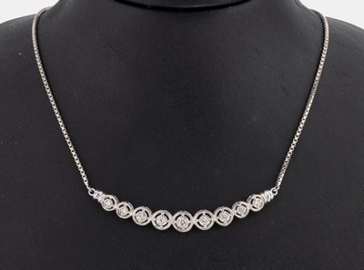 14 kt Gold Brillant-Collier, WG 585/000, Mittelteil aus runden Gliedern im Verlauf, 9 Brillanten zus. ca. 0.50 ct Weiß/si, L. ca 43.5 cm, ...