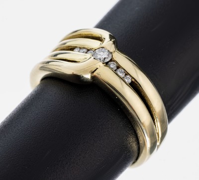 14 kt Gold Brillant-Ring, GG 585/000, 7 Brillanten zus. ca. 0.15 ct (grav.) Weiß/si, RW 57, ca. 5.5 g