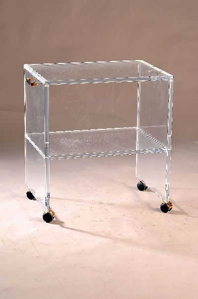 Servierwagen/Beistelltisch, 20.Jh., aus Acryl, untere Ablagefläche, auf Rollen, mit Messinggriffe, ca. 72 x 65 x 48 cm, EZ 2