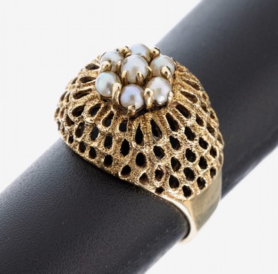 14 kt Gold Perl-Ring, GG 585/000, hoch aufgebauter Ringkopf, durchbrochen gearbeitet,7 kl. silbergraue Zuchtperlen, z.T. gebohrt, RW 53, ca. 5.4 g