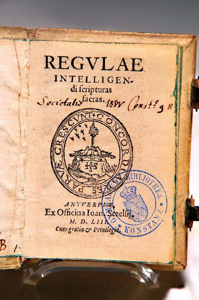Johannes Steelij: Regulae intelligen di scripturas sacras, Antwerpen 1553, 346 Seiten und Index, geprägter Pergamenteinband mit zwei Schließen, in ...