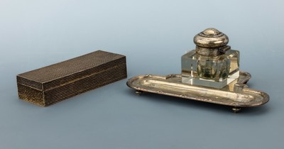 Tintenfass, Berlin um 1900, 800er Silber, massiver Glaskörper, Tablett mit fünffacher Bündelung mit Kreuzband, Gebr.-Spuren, min. verbeult, ca. ...
