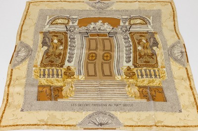 LOUIS VUITTON Seiden-Carree, "Vestibule, Hotel de M Menier au Parc Monceaux a Paris" beigefarb. Grund, Applikationen in versch. ...
