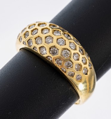 18 kt Gold Brillant-Ring, GG 750/000, 46 Brillanten (z.T. besch.) zus. ca. 0.56 ct Weiß/si, RW 65, ca. 6.8 g