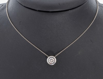 18 kt Gold Brillant-Anhänger, WG 750/000, Brillant ca. 0.40 ct Weiß/p, an Kette, L. ca. 37 cm, Karabinerschließe, ca. 3.6 g