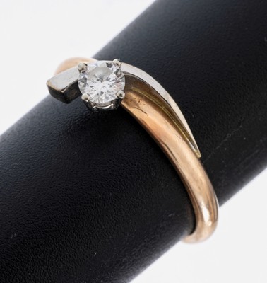 14 kt Gold Brillant-Ring, RoseG/WG 585/000,asymm. Ringkopf, in WG gefasster Brillant ca. 0.25 ct (grav.) Weiß/p, RW 58, ca. 3.1 g