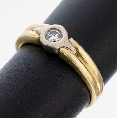 14 kt Gold Brillant-Ring, GG/WG 585/000, in WG gefasster Brillant ca. 0.12 ct Weiß/si, RW 55, ca. 3.1 g, Meistermarke unged.