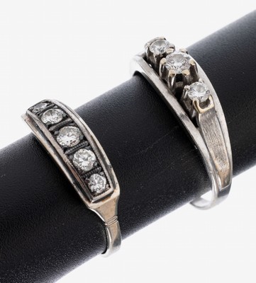 Konvolut 2 14 kt Gold Brillant-Ringe, WG 585/000, 1 x 3 Brillanten zus. ca. 0.25 ct Weiß/si, RW 61, und 1 x 5 Brillanten zus. ca. 0.30 ct feines ...