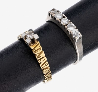 Konvolut 2 Brillant-Ringe, 1 x 835er Silber, 4 Brillanten zus. ca. 0.20 ct Weiß/si,RW 51, 1 x GG 585/000, Brillant ca. 0.05 ct Weiß/p, RW 52.5, ...