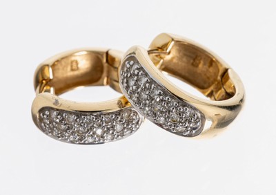 Paar 14 kt Gold Brillant-Ohrcreolen, GG/WG 585/000, 30 Brillanten zus. ca. 0.30 ct Weiß/si, D. ca. 15 mm, b. ca. 6.5 mm, ca. 9.2 g