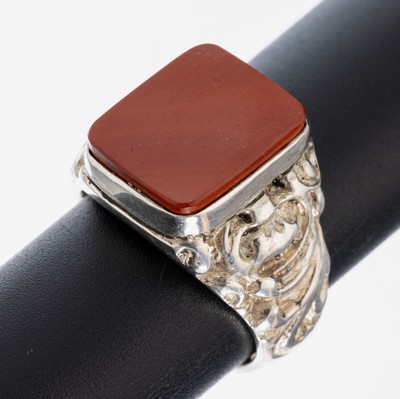 Jaspis-Siegelring, 925er Silber, freie roteJaspis-Platte, Ringschultern reich verziert, RW 61, ca. 21.3 g