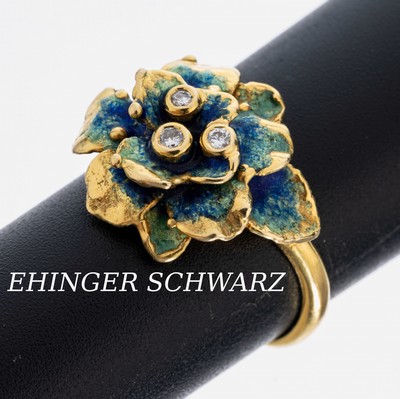 18 kt Gold EHINGER SCHWARZ Email-Brillant- Ring, GG 750/000, stil. Blätterdekor, grün/blau emaill. (min. besch.), 3 Brillanten zus. ca. 0.05 ct ...
