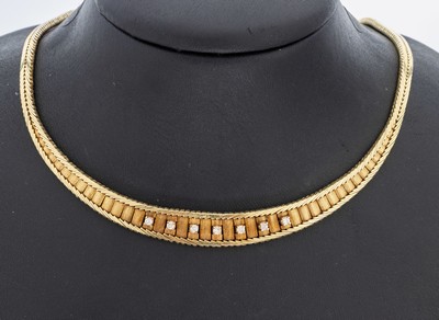 14 kt Gold Brillant-Collier, 1970er Jahre, GG 585/000, Fischgrätmuster im Verlauf, 7 Brillanten zus. ca. 0.21 ct Weiß/p, ca. 41.4 g, L. ca. 43 cm, ...