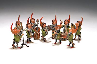 Großes 10-tlg Zwergenorchester, Wiener Bronze, an der Pauke sign. Franz Bergmann, bunt staffiert, H. jeweils ca. 8 cm