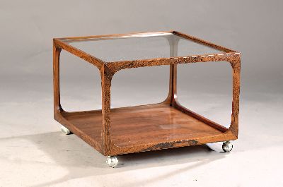 Beistelltisch/Rolltisch, Wilhelm Renz, 1960/70er Jahre, Palisander massiv, vier Rollen, Glasplatte, ca. 46 x 65 x 65 cm, EZ 2, Versand nur innerhalb ...