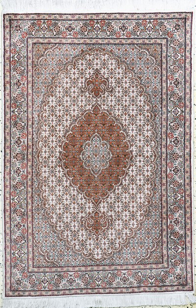 Täbriz fein(50 Raj), Persien, Ende 20.Jhd, Korkwolle mit Seide, ca. 150 x 102 cm, ca. 500.000 Kn/qm, EHZ: 2