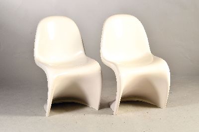 5 Panton Chairs, Herman Miller, Entwurf, 1959 Verner Panton, weißer Kunststoff, H. ca. 83 cm, Sh. ca. 40 cm, EZ 2