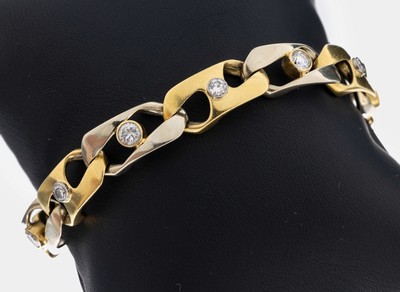 18 kt Gold Brillant-Armband, GG/WG 750/000,9 Brillanten zus. ca. 1.30 ct Weiß/si, L. ca. 19 cm, Kastenschloss mit 2 Sicherheitsachten, ca. 37.6 g