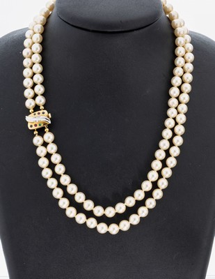 Perl-Collier mit 14 kt Gold Schmuckschließe, GG 585/000, 2-rhg. Süßwasserzuchtperlen, D.ca. 6.8 mm, L. ca. 44 cm, Schließe mit kl. Farbsteinen ...