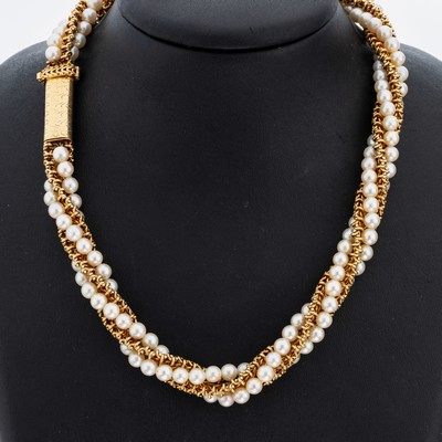 18 kt Gold Perl-Collier, GG 750/000, gedrehtes Collier mit 2 Reihen weißen Zuchtperlen, L. ca. 44 cm, Kastenschloss mit Sicherheitsacht, ca. 107.3 g