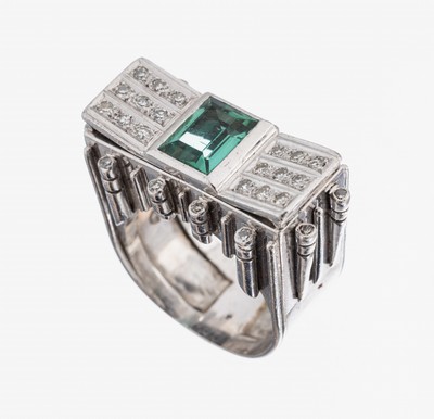 18 kt Gold Turmalin-Diamant-Ring, WG 750/000, facett. Verdelith-Baguette ca. 1.10 ct, 30 Brillanten und 8/8-Diamanten zus. ca. 0.30 ct Weiß/si, RW ...