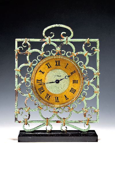 Tischuhr Jaeger-LeCoultre, 60er Jahre, schwarze Marmorplatte mit Ziergitter, Glasabdeckung, Breguetzeiger, Aufzug und Zeigerverstellung extern, ...