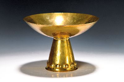 Bauhaus Schale von Friedrich Marby (1905-1984), Messing poliert, Hammerschlagdekor, H. ca. 15cm, D. ca. 21.5cm, am Boden sign. und bez. Handarbeit