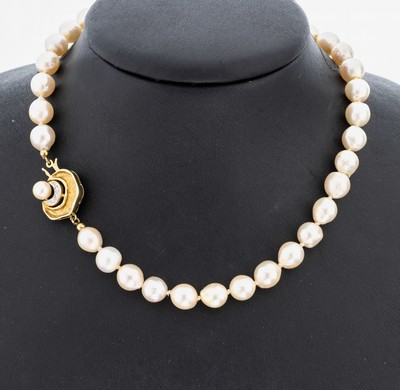 Perl-Collier mit 14 kt Gold Diamant- Schmuckschließe, GG 585/000, weiße unrunde Süßwasserzuchtperlen, D. ca. 7.5-8 mm, Schließe mit kl. ...