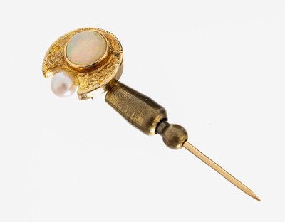 18 kt Gold Opal-Perl-Krawattennadel, GG 750/000, runder Opal mit schönem Farbspiel ca.0.90 ct, weiße Zuchtperle, D. ca. 4 mm, ca. 2.6 g