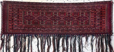Tekke Torba, Turkmenistan, um 1900, Wolle auf Wolle, ca. 126 x 39 cm, EHZ: 2