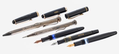 Konvolut Schreibgeräte 1930-1950er Jahre: 1 x Drehbleistift, Silber; 1 x 4-Farben-Bleistift, Silber; dazu Ersatz- Minen; 1 x Montblanc ...