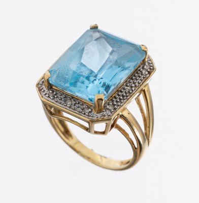14 kt Gold Blautopas-Diamant-Ring, GG/WG 585/000, mittig mit einem facett. Blautopas (beh.) ca. 14.0 ct, umgeben von 12 8/8- Diamanten zus. ca. 0.05 ...