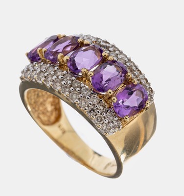 14 kt Gold Amethyst-Brillant-Ring, GG/WG 585/000, mittig 5 ovalfacett. Amethysten zus. ca. 2.50 ct, seitl. ca. 50 Brillanten zus. ca.0.25 ct ...