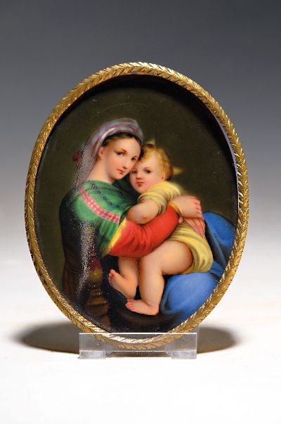 Porzellanbild, deutsch, um 1900, Madonna della Sedia nach Raphael, auf Porzellan bemalt, oval, H. ca. 12.5cm, Messingrahmen