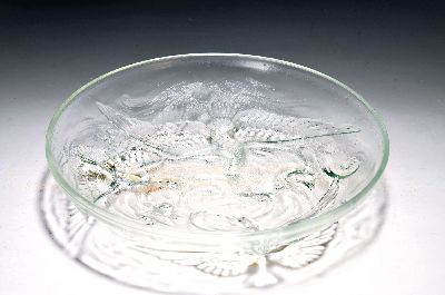 Glasschale, Verlys, Verreries des Andelys, um 1925/30, farbloses Pressglas, Dekor im Hochrelief, Schwäne und Kois, D. 34 cm